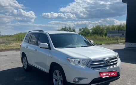 Toyota Highlander III, 2012 год, 2 170 000 рублей, 2 фотография