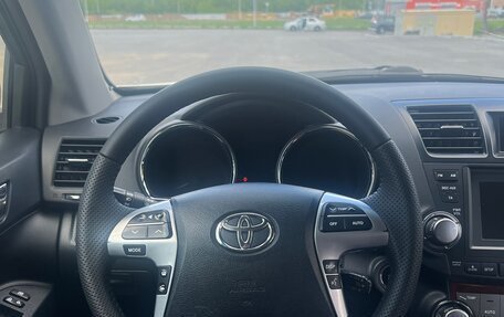 Toyota Highlander III, 2012 год, 2 170 000 рублей, 10 фотография