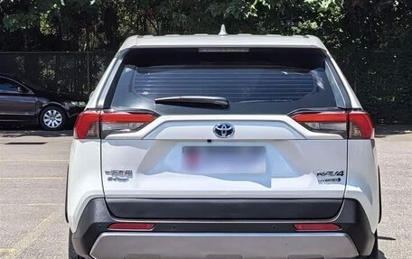Toyota RAV4, 2022 год, 2 413 000 рублей, 3 фотография