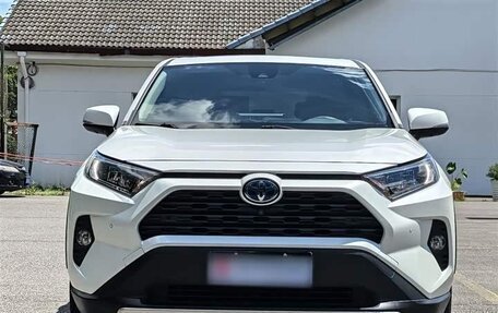 Toyota RAV4, 2022 год, 2 413 000 рублей, 6 фотография