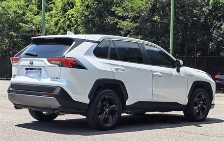 Toyota RAV4, 2022 год, 2 413 000 рублей, 4 фотография