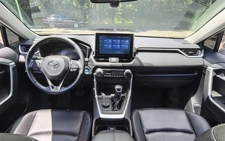 Toyota RAV4, 2022 год, 2 413 000 рублей, 7 фотография