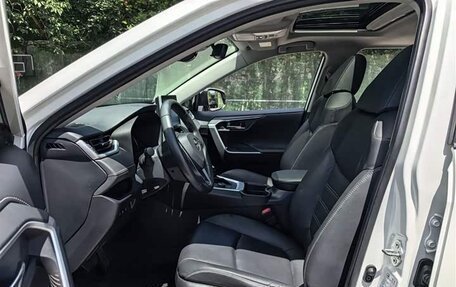 Toyota RAV4, 2022 год, 2 413 000 рублей, 8 фотография