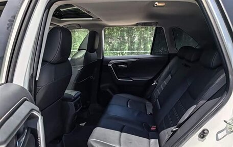 Toyota RAV4, 2022 год, 2 413 000 рублей, 11 фотография