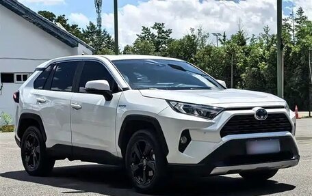 Toyota RAV4, 2022 год, 2 413 000 рублей, 5 фотография