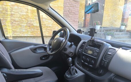 Renault Trafic, 2015 год, 1 760 000 рублей, 8 фотография