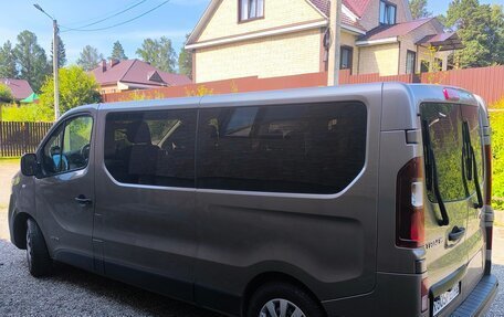 Renault Trafic, 2015 год, 1 760 000 рублей, 2 фотография