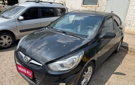 Hyundai Solaris II рестайлинг, 2012 год, 620 000 рублей, 1 фотография