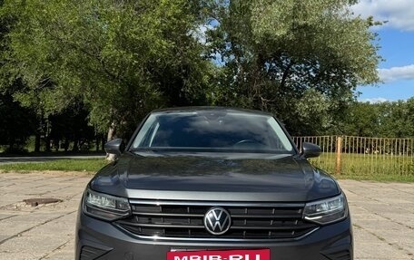 Volkswagen Tiguan II, 2021 год, 2 290 000 рублей, 3 фотография