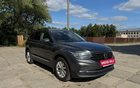 Volkswagen Tiguan II, 2021 год, 2 290 000 рублей, 2 фотография