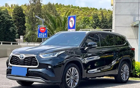 Toyota Highlander, 2022 год, 3 550 000 рублей, 3 фотография