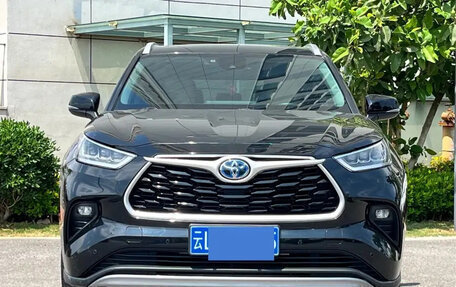 Toyota Highlander, 2022 год, 3 550 000 рублей, 2 фотография