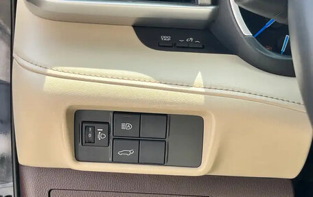 Toyota Highlander, 2022 год, 3 550 000 рублей, 22 фотография