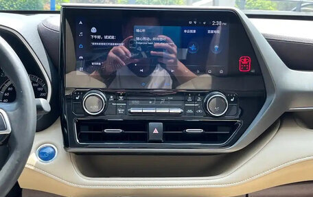 Toyota Highlander, 2022 год, 3 550 000 рублей, 14 фотография