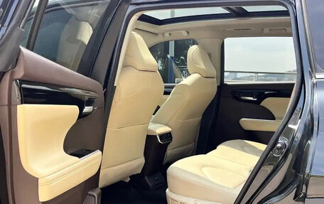 Toyota Highlander, 2022 год, 3 550 000 рублей, 17 фотография