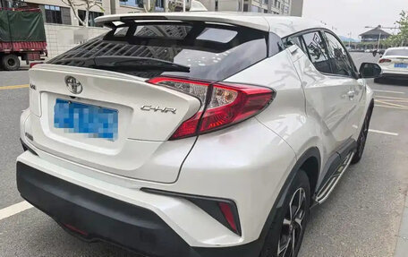 Toyota C-HR I рестайлинг, 2021 год, 1 650 000 рублей, 6 фотография