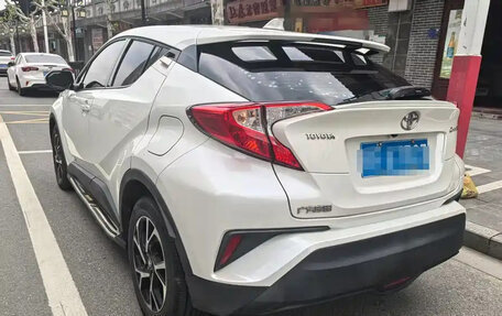 Toyota C-HR I рестайлинг, 2021 год, 1 650 000 рублей, 4 фотография