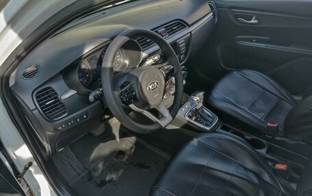 KIA Rio IV, 2018 год, 910 000 рублей, 8 фотография