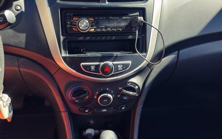 Hyundai Solaris II рестайлинг, 2011 год, 740 000 рублей, 10 фотография