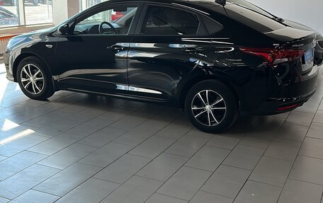 Hyundai Solaris II рестайлинг, 2021 год, 1 900 000 рублей, 2 фотография