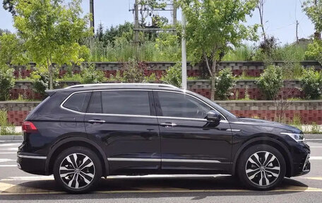 Volkswagen Tiguan II, 2022 год, 3 400 077 рублей, 3 фотография