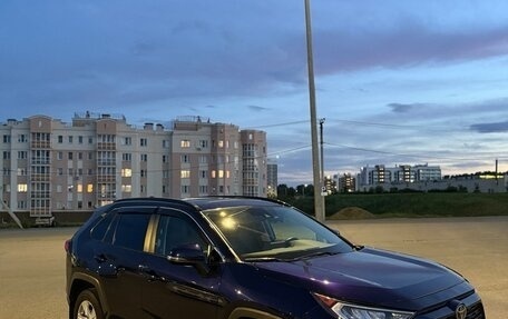 Toyota RAV4, 2021 год, 3 850 000 рублей, 6 фотография