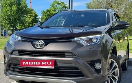 Toyota RAV4, 2019 год, 2 160 000 рублей, 2 фотография