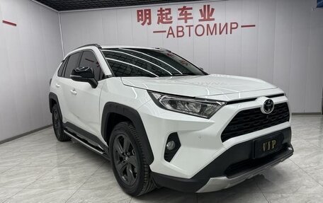 Toyota RAV4, 2022 год, 2 677 720 рублей, 2 фотография