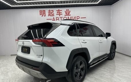 Toyota RAV4, 2022 год, 2 677 720 рублей, 3 фотография