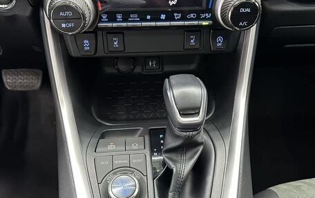 Toyota RAV4, 2022 год, 2 677 720 рублей, 7 фотография