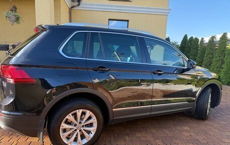 Volkswagen Tiguan II, 2017 год, 2 500 000 рублей, 3 фотография