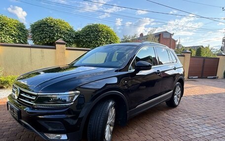 Volkswagen Tiguan II, 2017 год, 2 500 000 рублей, 2 фотография
