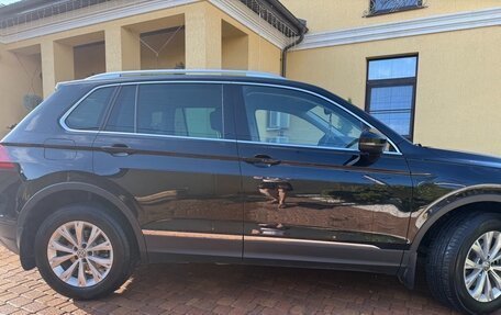 Volkswagen Tiguan II, 2017 год, 2 500 000 рублей, 4 фотография
