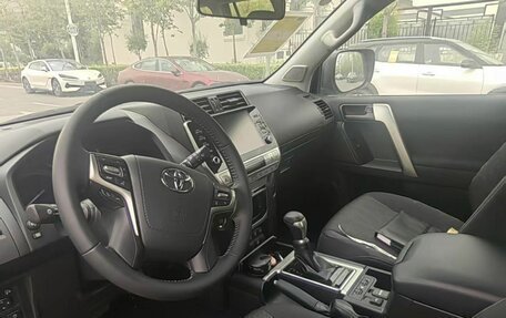 Toyota Land Cruiser Prado 150 рестайлинг 2, 2022 год, 6 149 000 рублей, 4 фотография