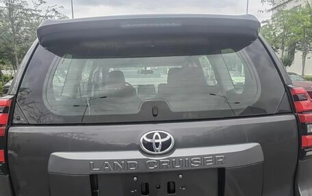 Toyota Land Cruiser Prado 150 рестайлинг 2, 2022 год, 6 149 000 рублей, 3 фотография