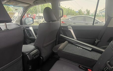 Toyota Land Cruiser Prado 150 рестайлинг 2, 2022 год, 6 149 000 рублей, 5 фотография