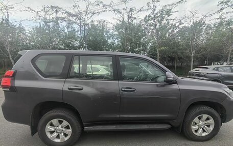 Toyota Land Cruiser Prado 150 рестайлинг 2, 2022 год, 6 149 000 рублей, 2 фотография