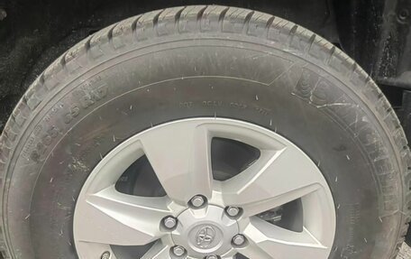 Toyota Land Cruiser Prado 150 рестайлинг 2, 2022 год, 6 149 000 рублей, 7 фотография