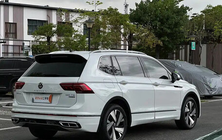 Volkswagen Tiguan II, 2022 год, 3 250 077 рублей, 2 фотография