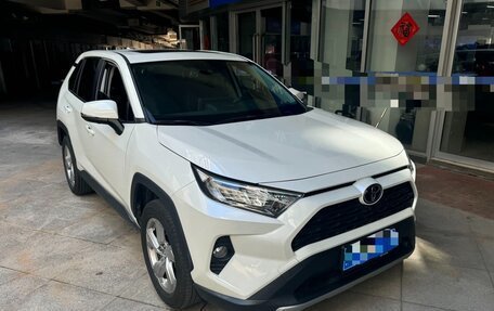 Toyota RAV4, 2021 год, 2 462 000 рублей, 2 фотография
