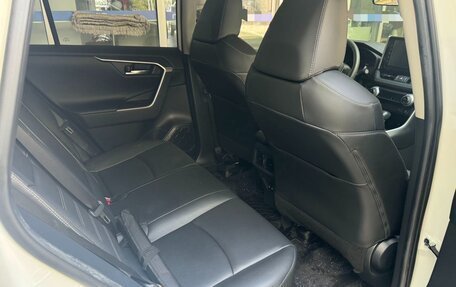 Toyota RAV4, 2021 год, 2 462 000 рублей, 8 фотография