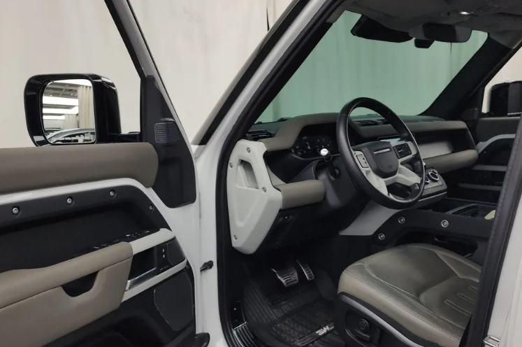 Land Rover Defender II, 2021 год, 6 135 000 рублей, 8 фотография