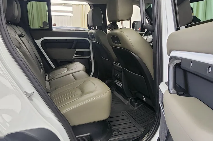 Land Rover Defender II, 2021 год, 6 135 000 рублей, 10 фотография