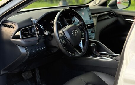 Toyota Camry, 2021 год, 3 799 000 рублей, 10 фотография
