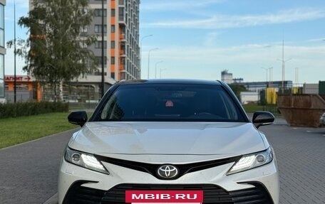 Toyota Camry, 2021 год, 3 799 000 рублей, 2 фотография