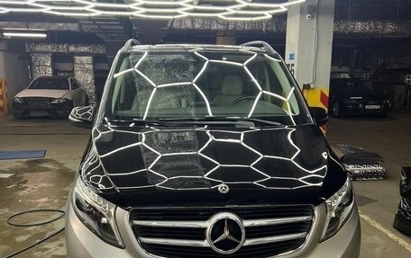 Mercedes-Benz V-Класс, 2017 год, 3 999 999 рублей, 1 фотография