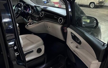Mercedes-Benz V-Класс, 2017 год, 3 999 999 рублей, 7 фотография