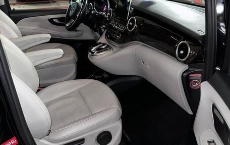 Mercedes-Benz V-Класс, 2017 год, 3 999 999 рублей, 8 фотография