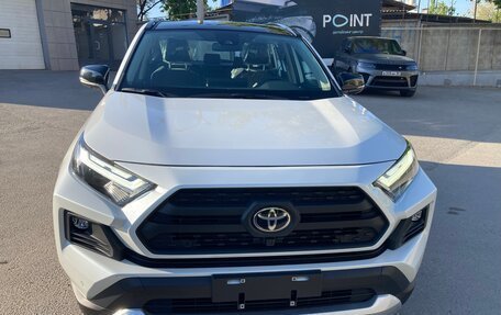 Toyota RAV4, 2024 год, 3 700 000 рублей, 2 фотография