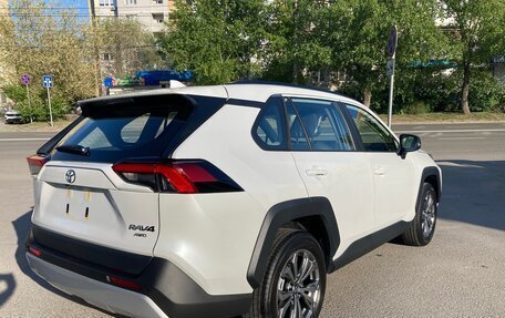 Toyota RAV4, 2024 год, 3 700 000 рублей, 4 фотография